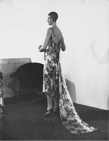 Pavillon de l'élégance mannequin bois , Exposition Internationale d...