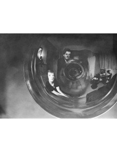 Man Ray distorsion2 jeu d'optique vue studio avec Man Ray et femme ...