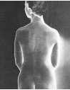 Dos noir Gros plan femme nue de dos - solarisation et négatif publi...