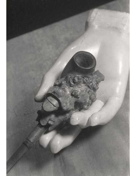 Pipe et main pipe sculptée dans main en céramique Pipe et main