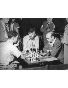 Tournoi d’échecs deux hommes jouant aux échecs Tournoi d’échecs