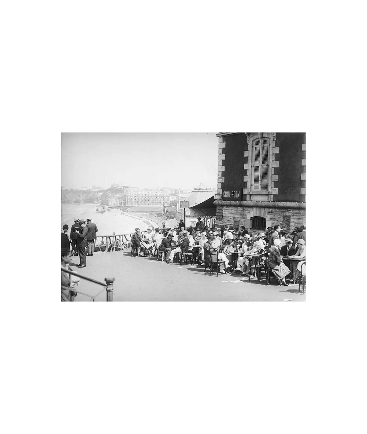 manray|Man Ray photo / TELIMAGE|Terrasse du Grill-Room à Biarritz||Paysages / Lieux