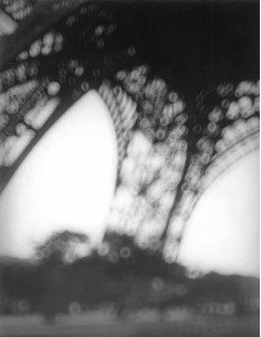 Tour Eiffel pieds de la tour Eiffel floue Tour Eiffel