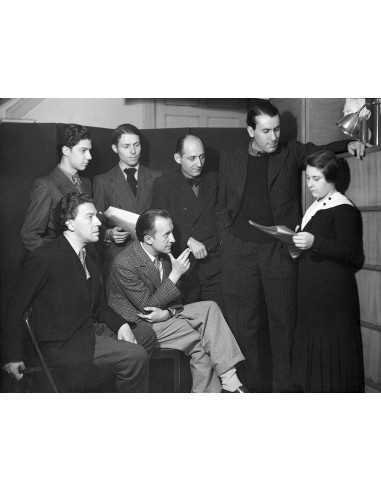 Groupe Surréaliste avec Prassinos Gisèle Prassinos lisant ses poème...