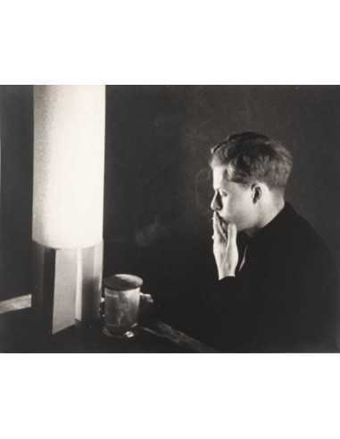 L'Étoile de Mer extrait du film de Man Ray - homme devant une étoil...