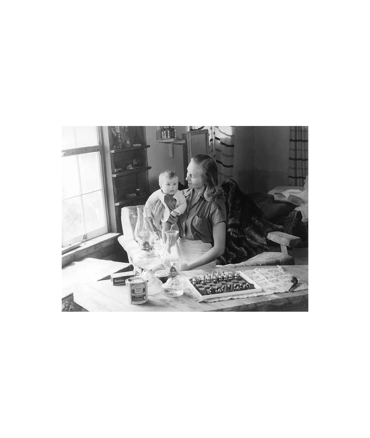 manray|Man Ray photo / TELIMAGE|Femme non identifiée avec bébé||Photographies