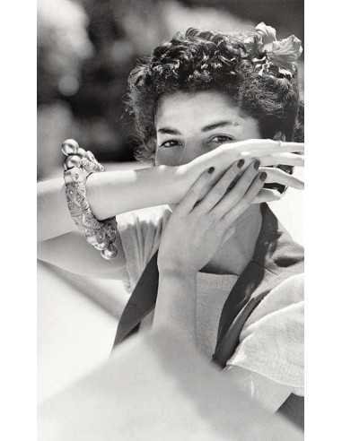 Juliet arm, with large bracelet, hiding the lower part of the face ...