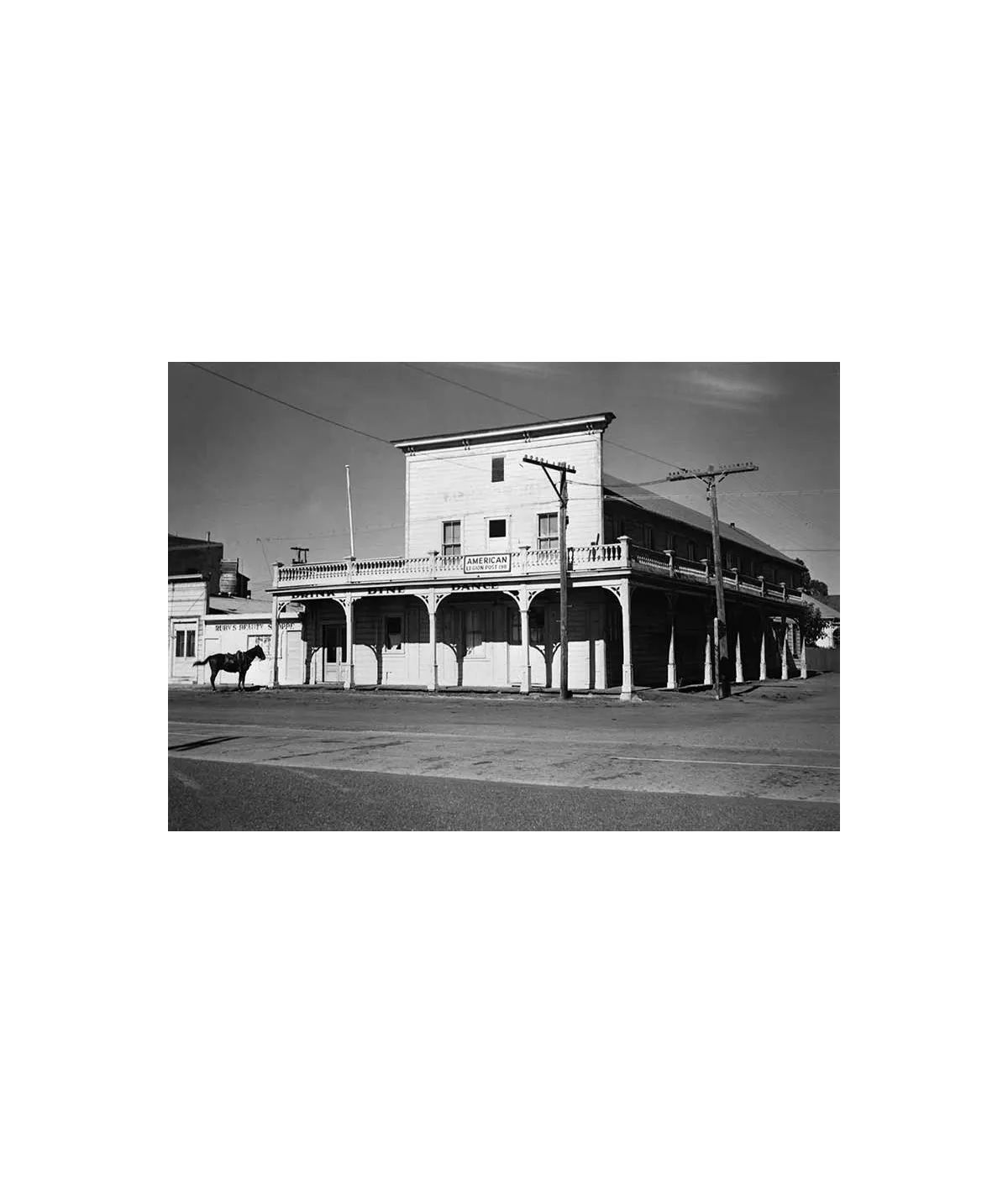 manray|Man Ray photo / TELIMAGE|American Legion Post||Paysages / Lieux