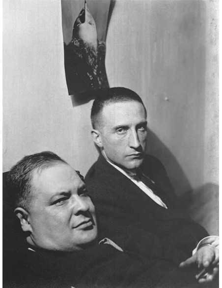 Joseph Stella et Marcel Duchamp hommes affalés sur un canapé - phot...