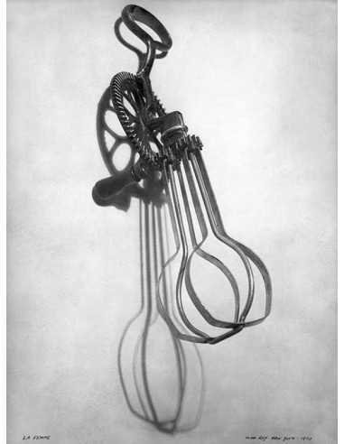 La Femme objet - premier titre : Man en 1918 Batteur à oueuf manuel...