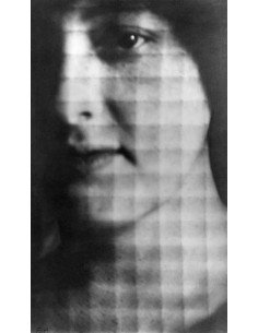 Portrait dada, Lily Butler portrait  femme de face visage quadrillé...