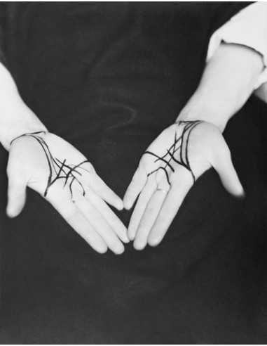 L'Étoile de mer extrait du film de Man Ray - paumes de mains ouvert...