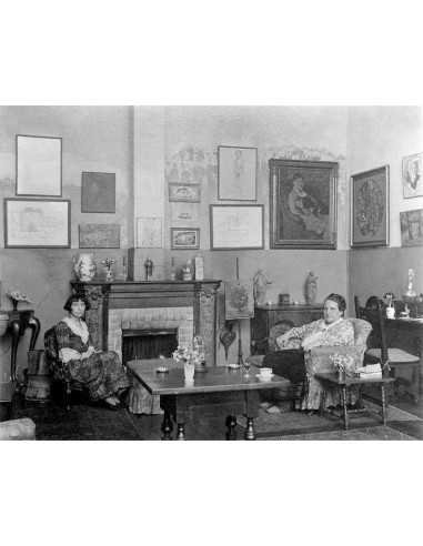 Gertrude Stein et Alice B. Toklas femmes assises dans leur intérieu...