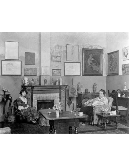 Gertrude Stein et Alice B. Toklas femmes assises dans leur intérieu...