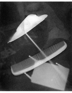 Peigne Rayographie, peigne et tige, visage en fond Peigne