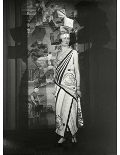 Bal du comte de Beaumont femme robe assymétrique coiffure de cubes ...