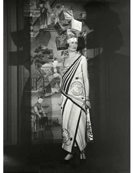 Bal du comte de Beaumont femme robe assymétrique coiffure de cubes ...