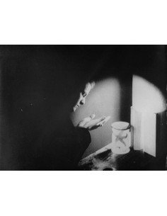 L'Étoile de mer extrait du film de Man Ray - femme regardant une ét...