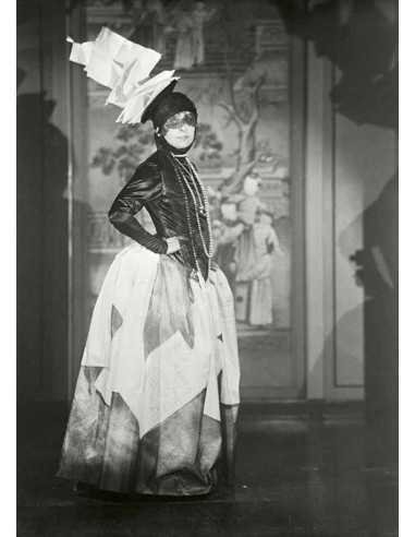 Edna Chase, Bal du comte de Beaumont  Edna Chase au Bal du comte de...