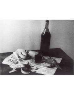 L'Étoile de mer extrait du film de Man Ray - vue d'une table avec b...