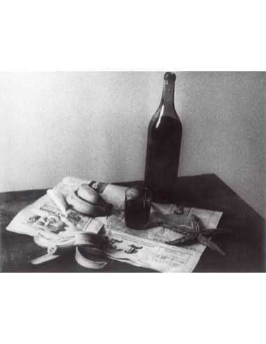 L'Étoile de mer extrait du film de Man Ray - vue d'une table avec b...