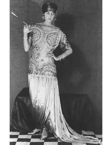 Peggy Guggenheim Peggy Guggenheim dans une robe de Paul Poiret modè...