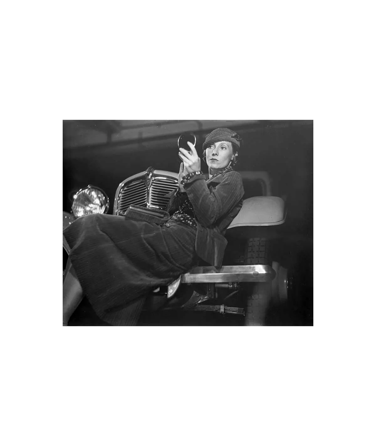 manray|Man Ray photo / TELIMAGE|femme et voiture||Photographies