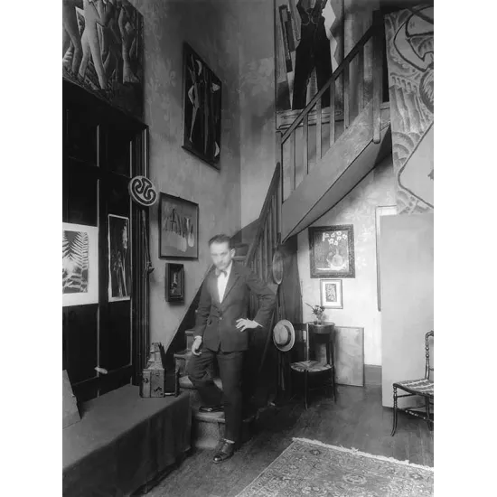 Autoportrait Man Ray dans son atelier 31 bis rue Campagne Première ...