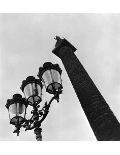 Vendôme column The Vendôme column and a street lamp from a low angl...