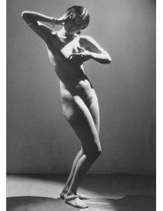 Danseuse Ishvani femme nue en pied en contre jour: Mme Mariam Patel...