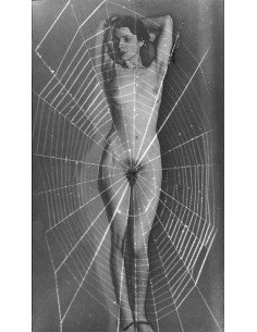 Spider woman femme nue de face - superposition avec toile d'araigné...