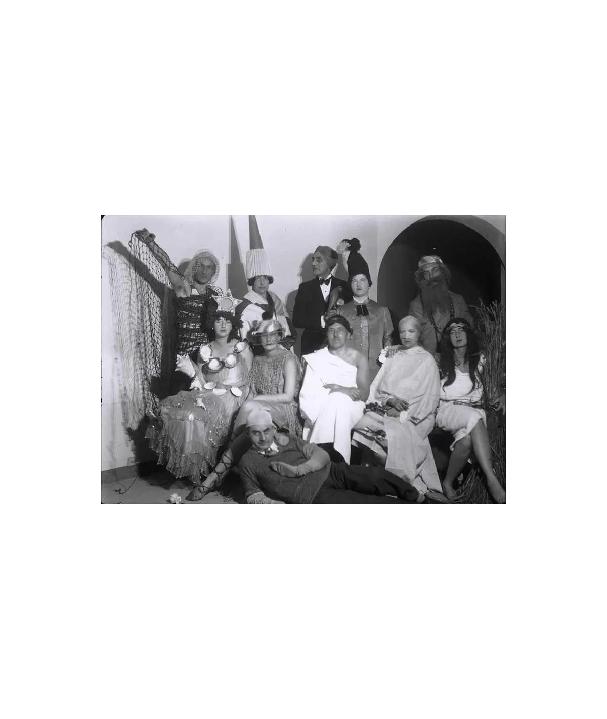 manray|Man Ray photo / TELIMAGE|Bal au château du Vicomte de Noailles||Photographies