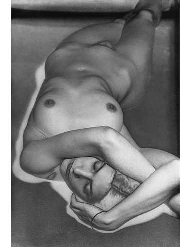 Natacha, femme endormie femme nue couchée bras autour de la tête - ...