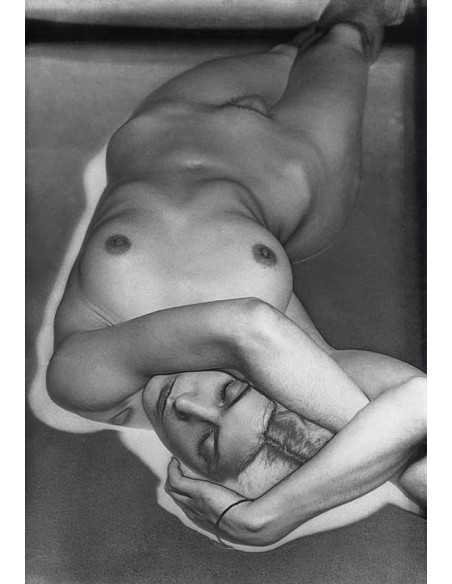 Natacha, femme endormie femme nue couchée bras autour de la tête - ...