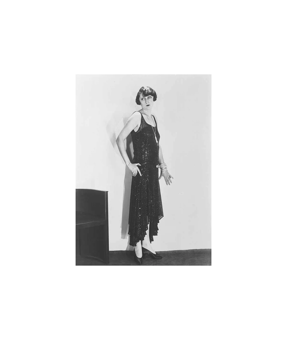 manray|Man Ray photo / TELIMAGE|Mode (robe noire)||Mode