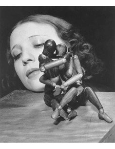 Lydia et Woodman mannequins de bois (Woodman) enlacés devant visage...