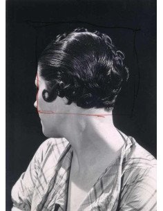 Modèle d'Antoine coiffure d'une femme regardant en arrière avec tra...