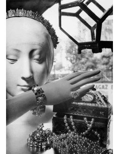 Mode bijoux composition avec statue et main sur un coffre à bijoux ...