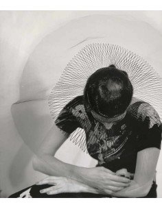 coiffe transparente modèle tête baissée chapeau avec jeu d'ombre co...