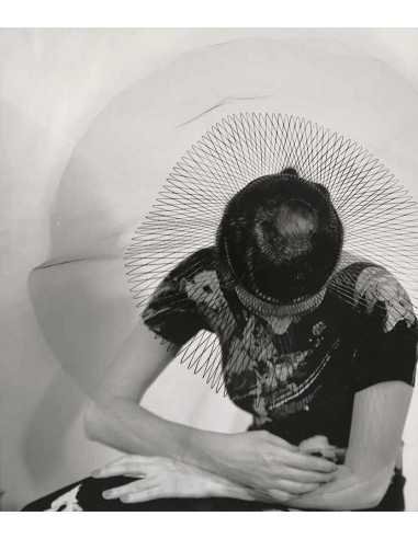 coiffe transparente modèle tête baissée chapeau avec jeu d'ombre co...