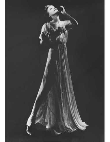 Le Sexe Appel modèle en robe longue plissée tête renversé en arrièr...