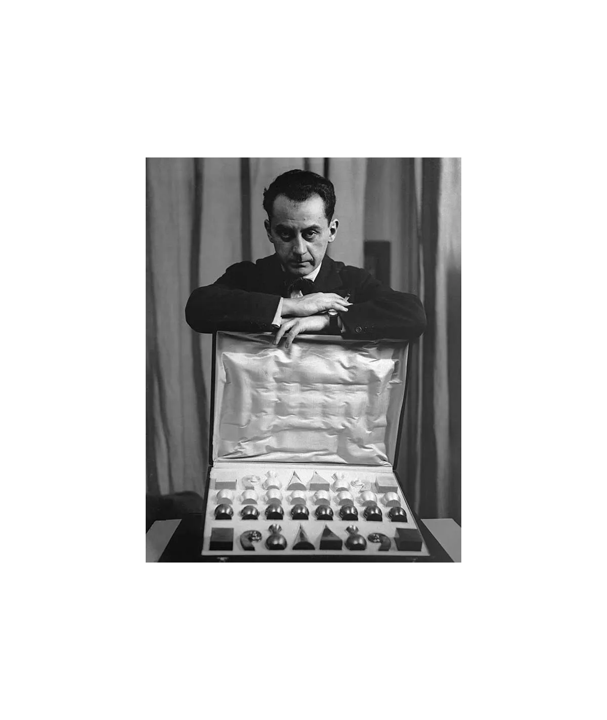 manray|Man Ray photo / TELIMAGE|Man Ray and his chessboard||Selfportraits